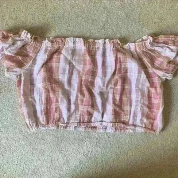 Aerie crop blouse with off the shoulder style. - Picture 3 of 3